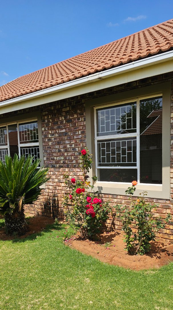 2 Bedroom Property for Sale in Langenhovenpark Free State